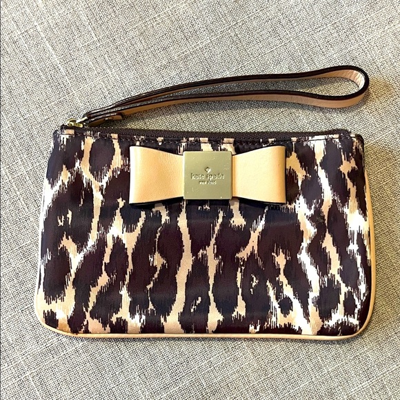 NWOT Kate Spade Taupe Animal Print Wristlet with Tan Bow 7”x4.5” - Picture 1 of 8